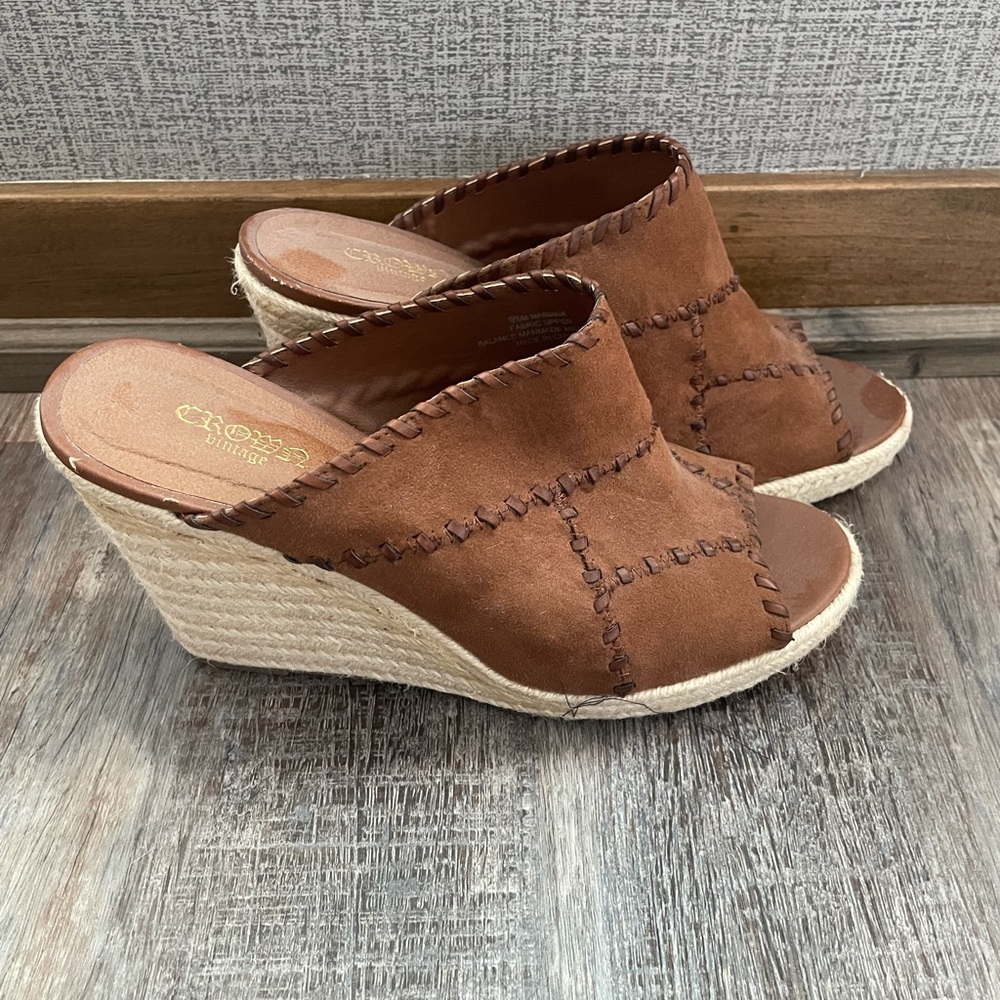 Crown boutique wedges
